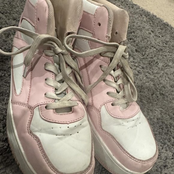 Princess Polly Ryle Sneaker Size 7 - Picture 2 of 4